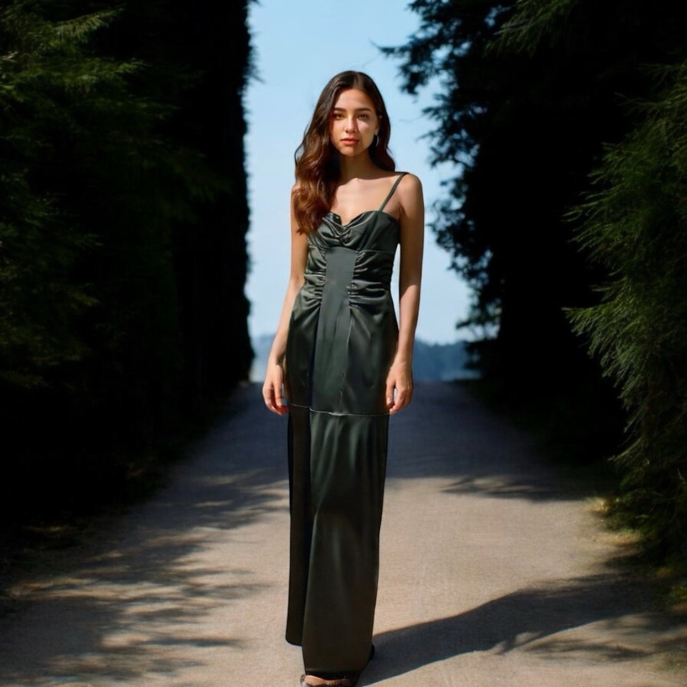 Xscape Y2K Black Satin Formal Sweet Heart Ruched Mermaid Maxi Dress Size 8P/ SP